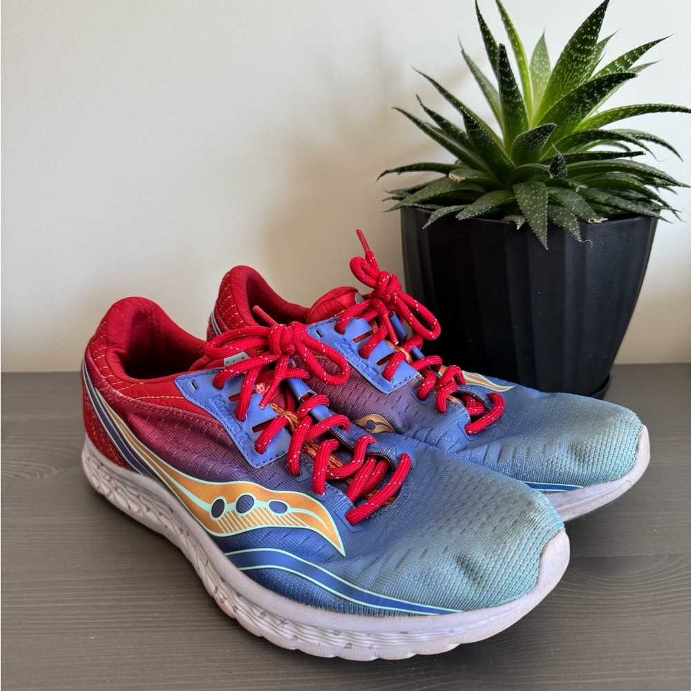 Saucony Unisex Max Kinvara 11 Ice Cream Red Blue Athletic Tennis Running Shoes